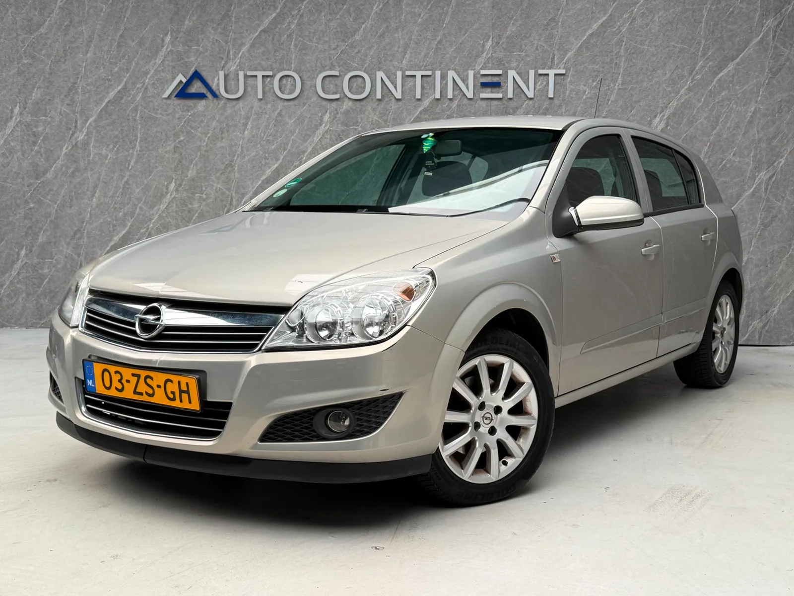 Opel Astra (2008) — foto 1