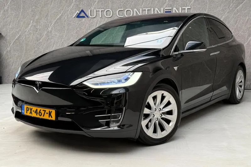 Tesla Model X (2017)