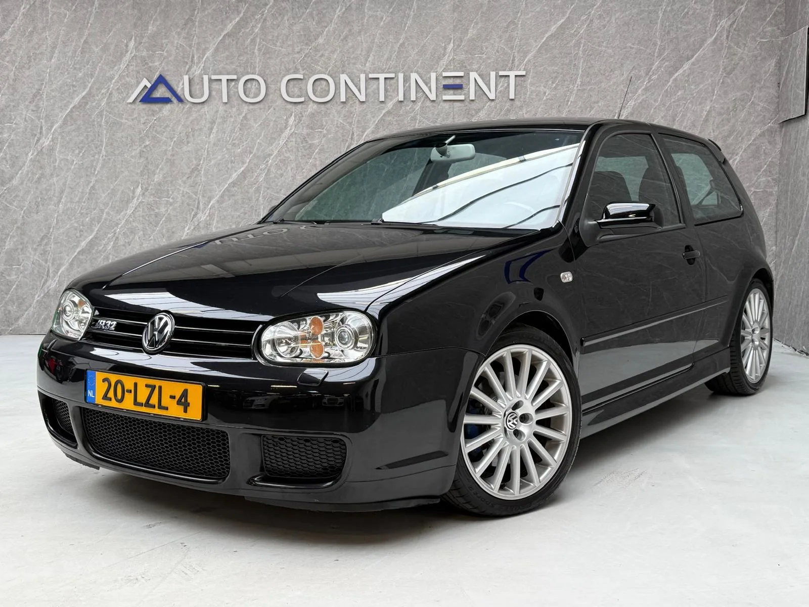 Volkswagen Golf (2003) — foto 1