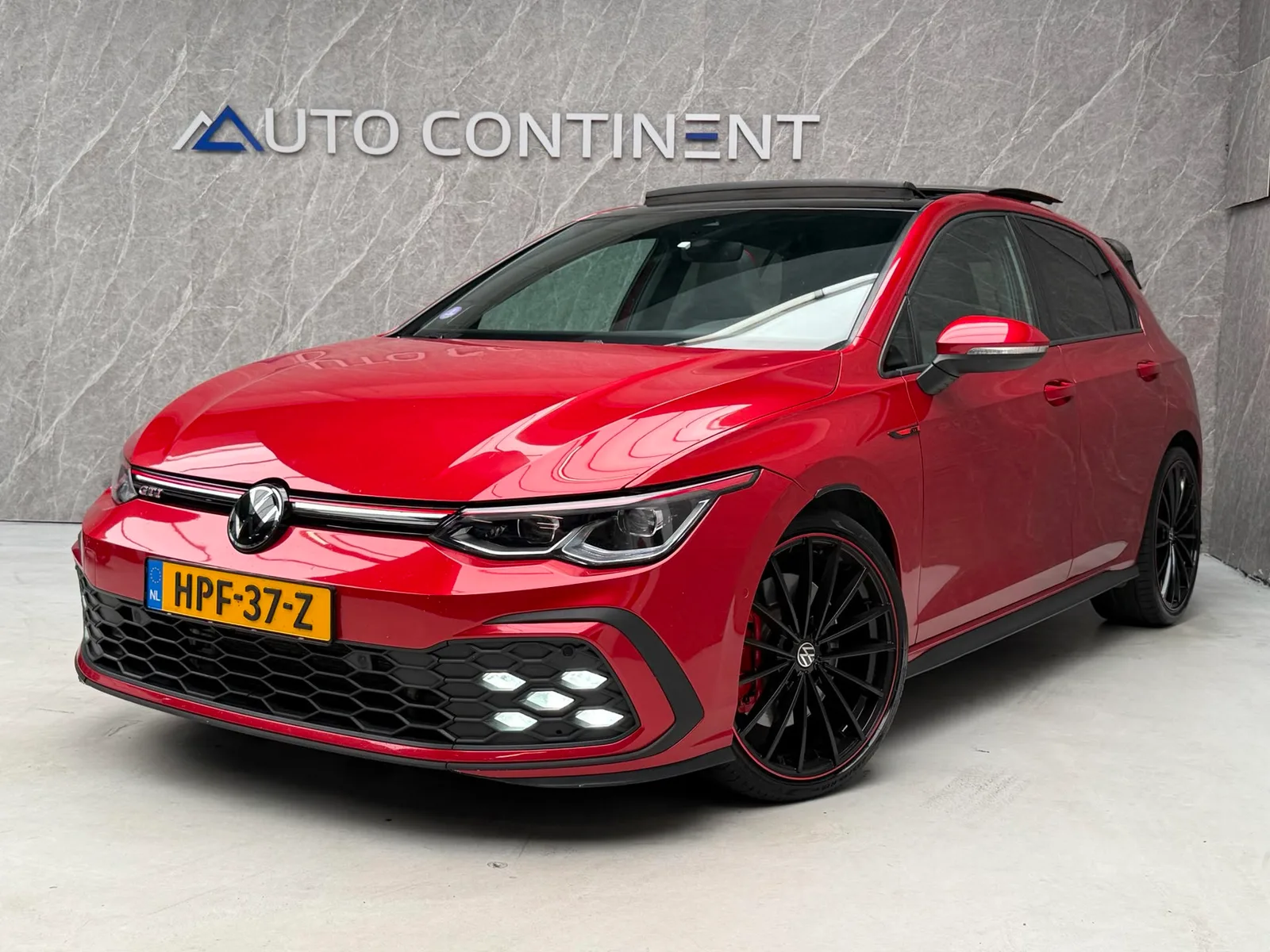 Volkswagen Golf (2020) — foto 1
