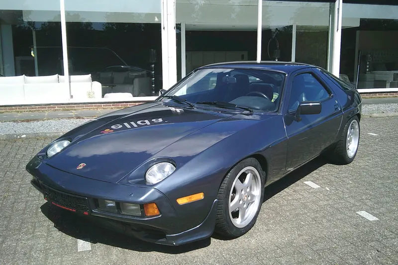 Porsche 928 (1983)