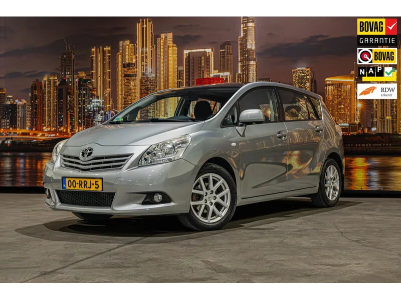 Toyota Verso (2011) — foto 1