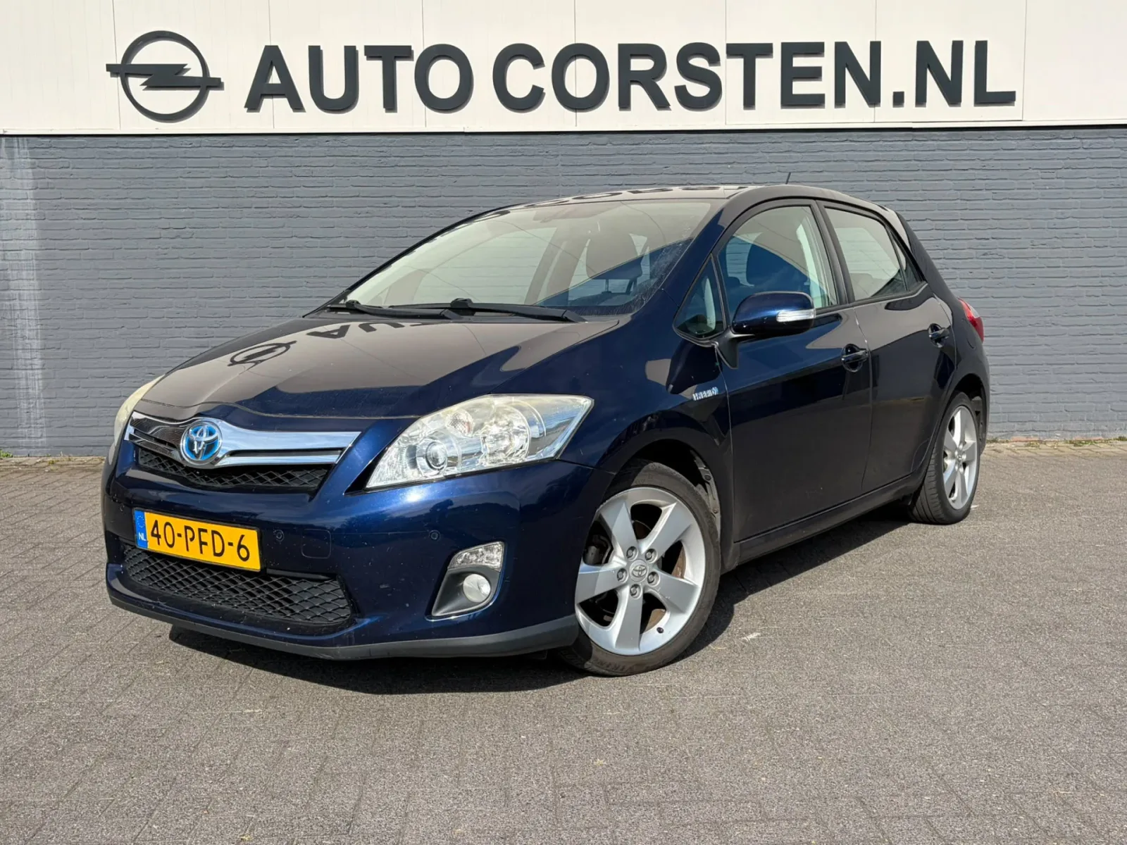 Toyota Auris (2011) — foto 1