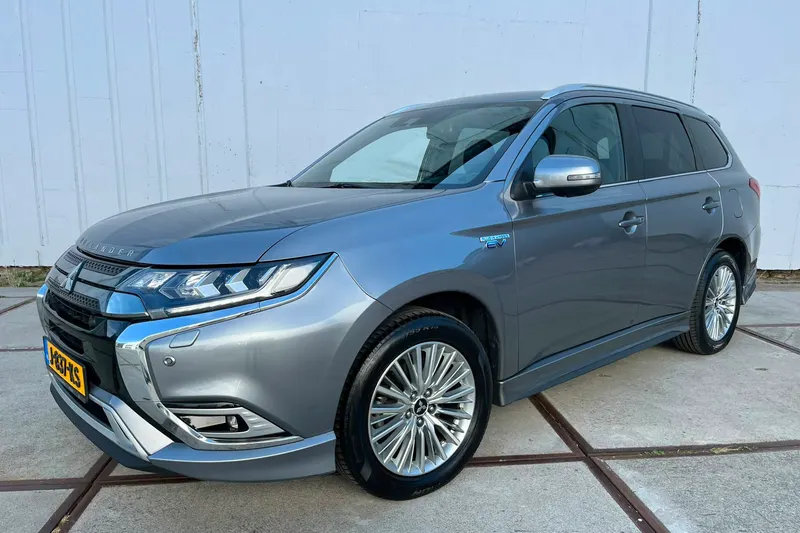 Mitsubishi Outlander (2020)