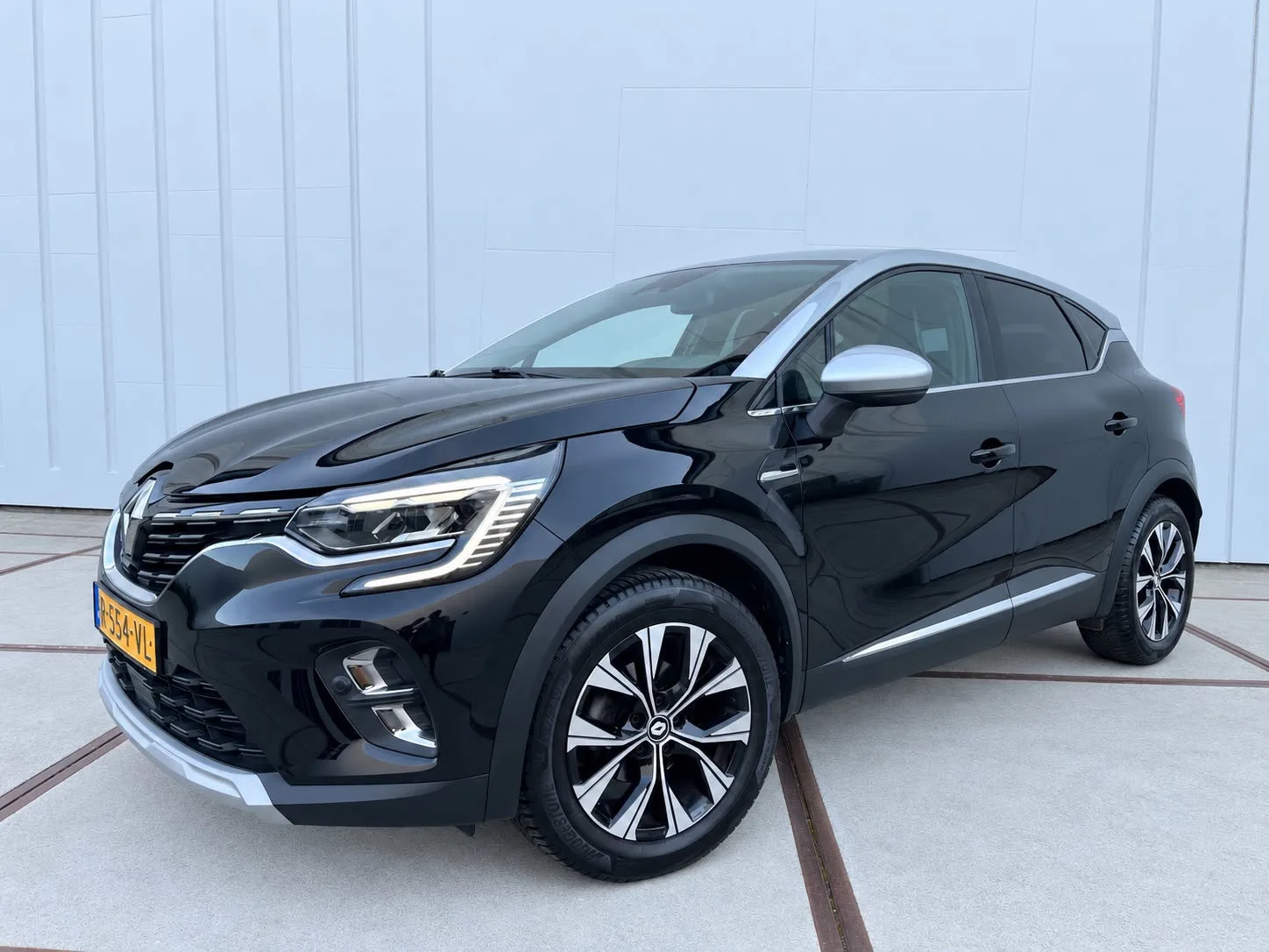 Renault Captur (2022) — foto 1