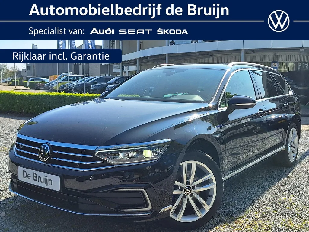 Volkswagen Passat (2023) — foto 1