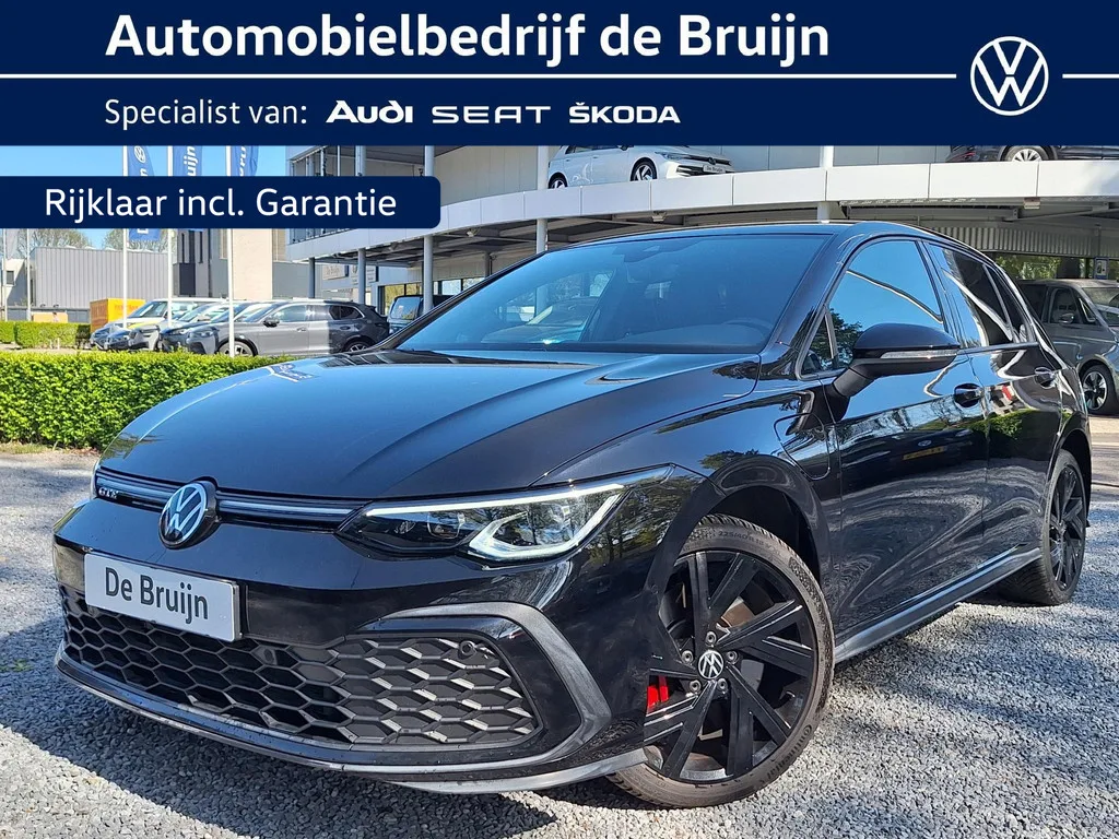 Volkswagen Golf (2022) — foto 1