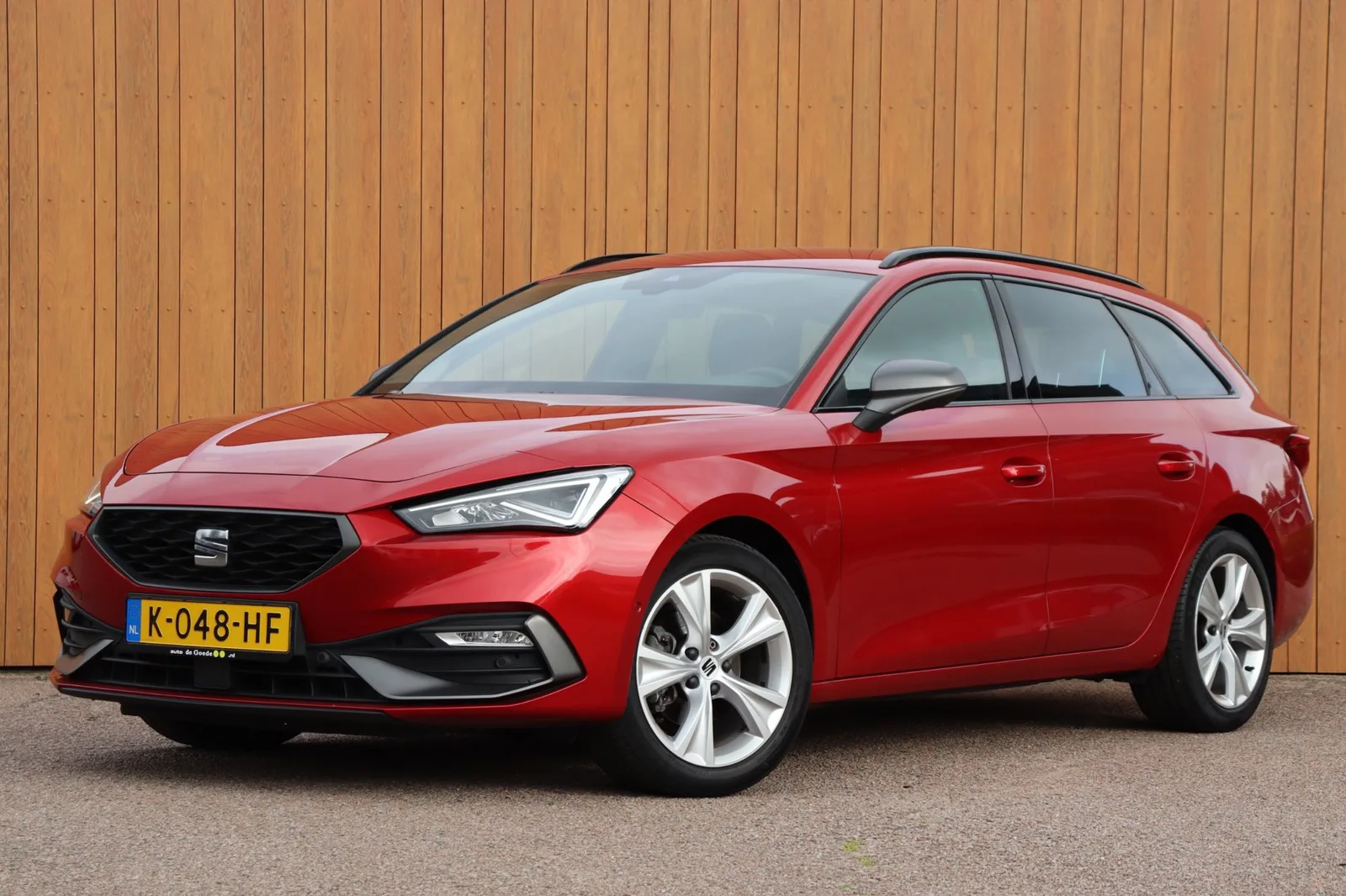 SEAT Leon Sportstourer (2020) — foto 1