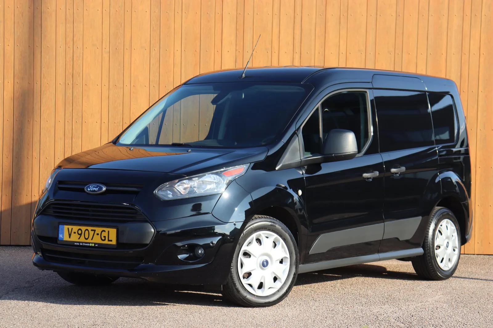 Ford Transit Connect (2017) — foto 1