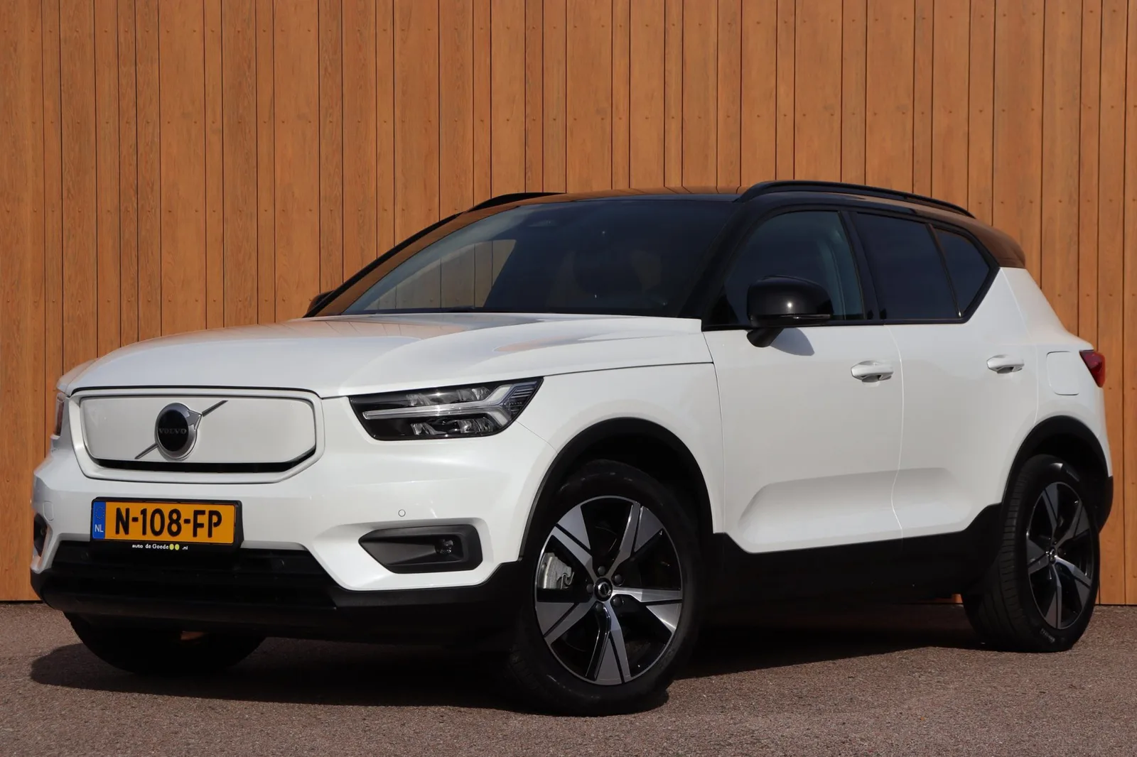 Volvo XC40 (2021) — foto 1