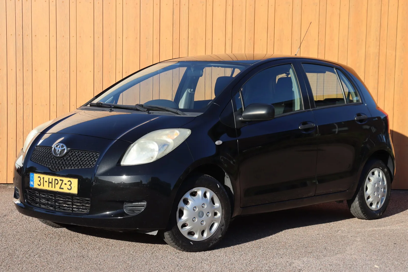 Toyota Yaris (2009) — foto 1