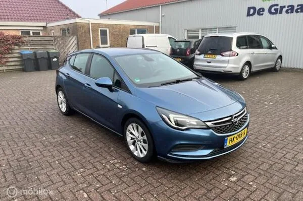 Opel Astra (2015) — foto 1