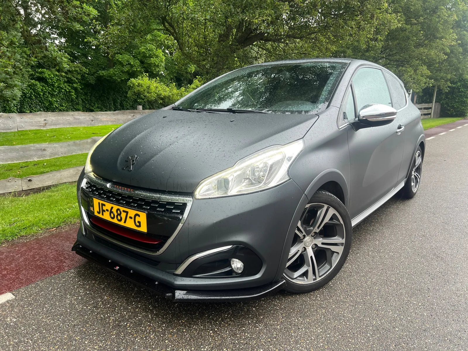 Peugeot 208 (2016) — foto 1