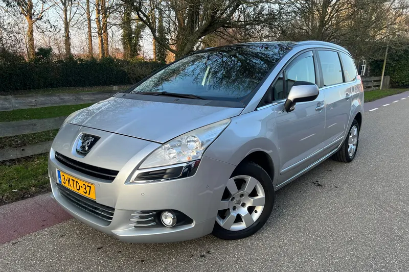 Peugeot 5008 (2013)