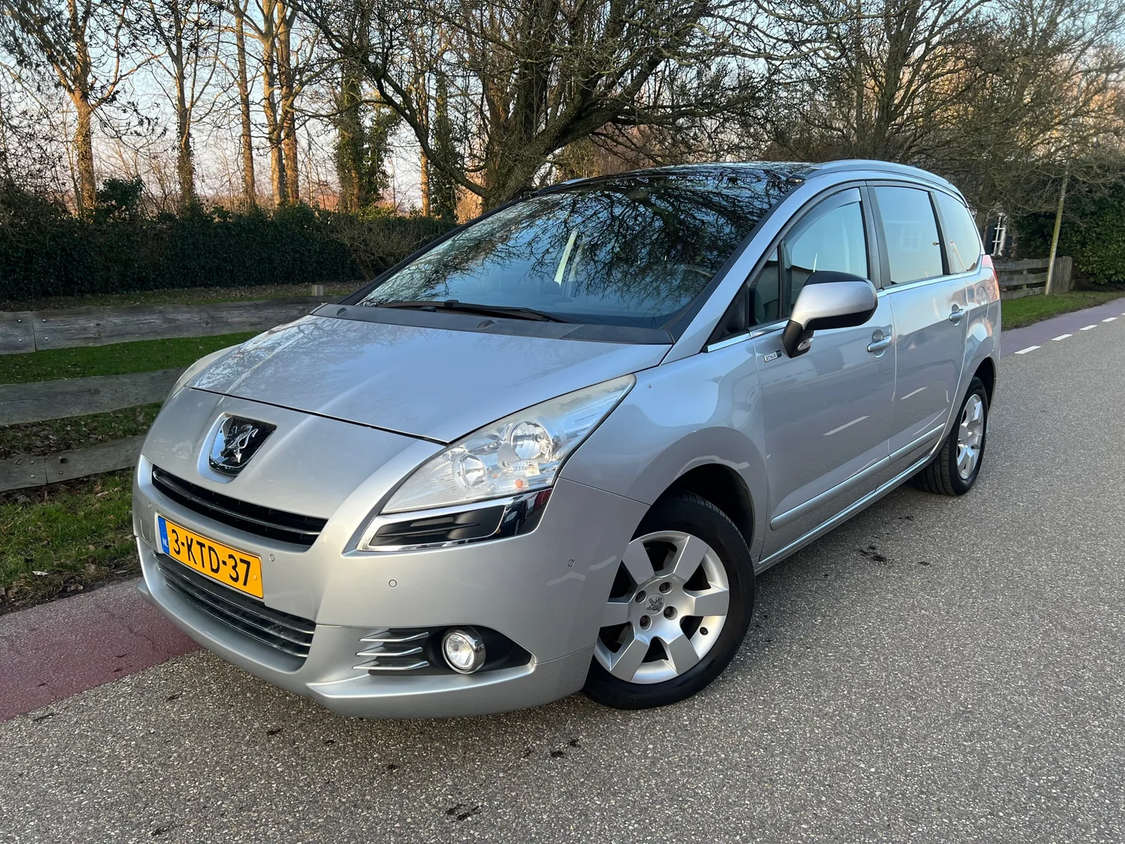 Peugeot 5008 (2013) — foto 1