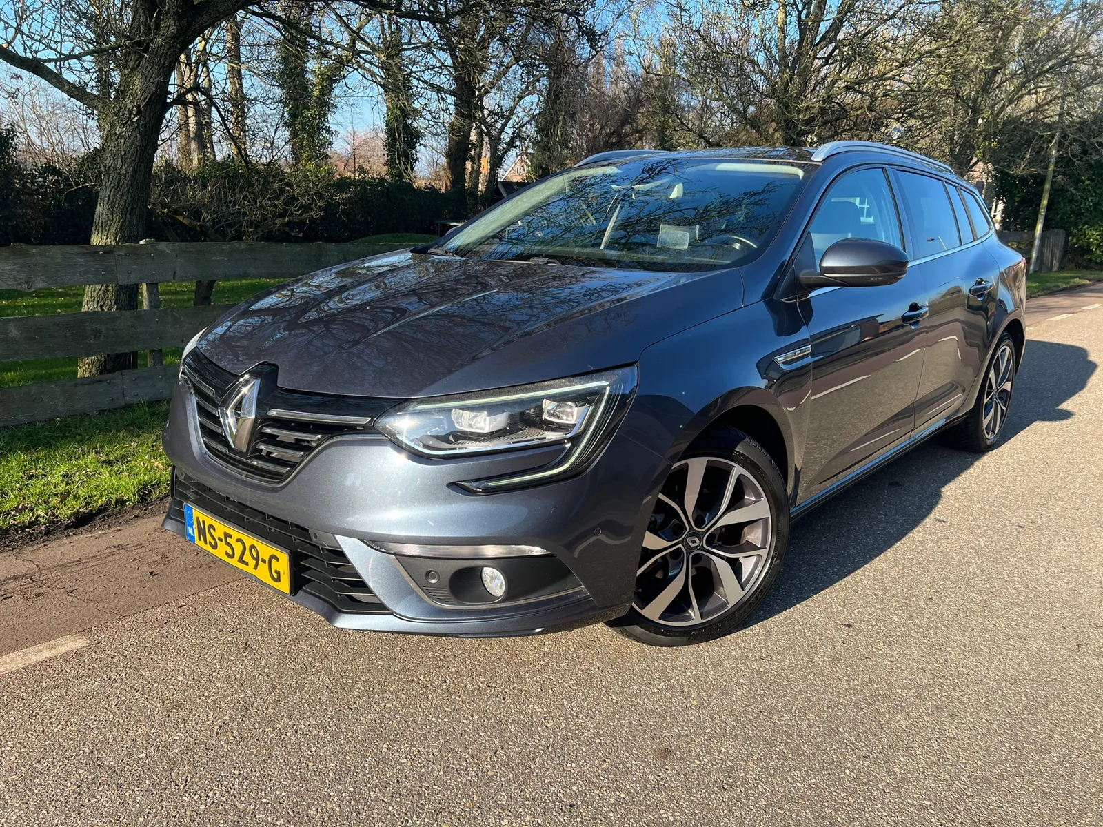Renault Mégane (2017) — foto 1