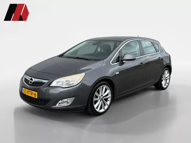 Opel Astra (2010) — foto 1