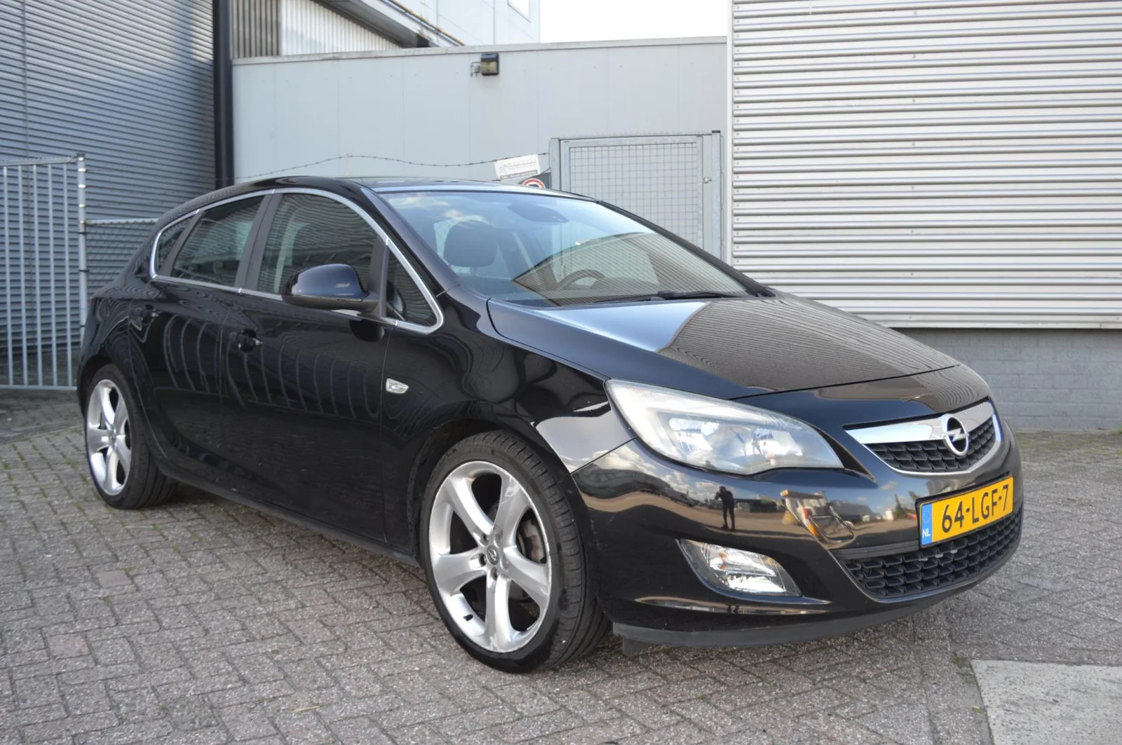 Opel Astra (2010) — foto 1