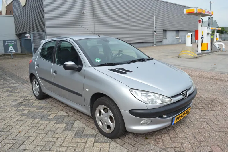 Peugeot 206 (2000)