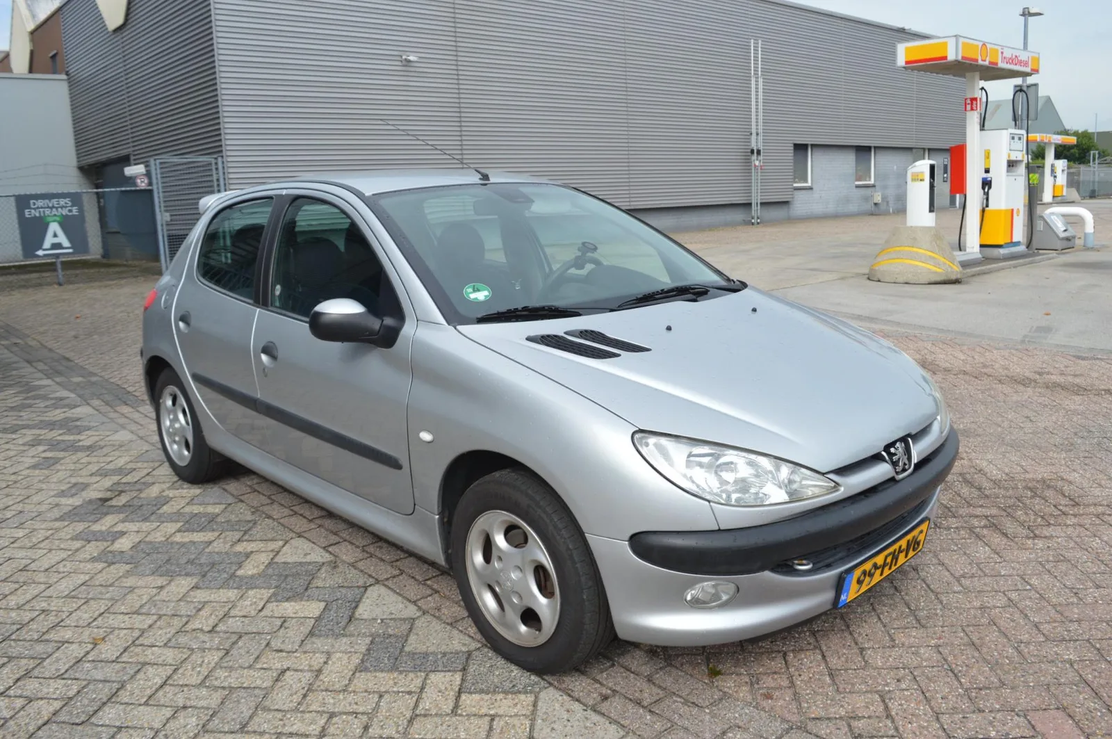 Peugeot 206 (2000) — foto 1
