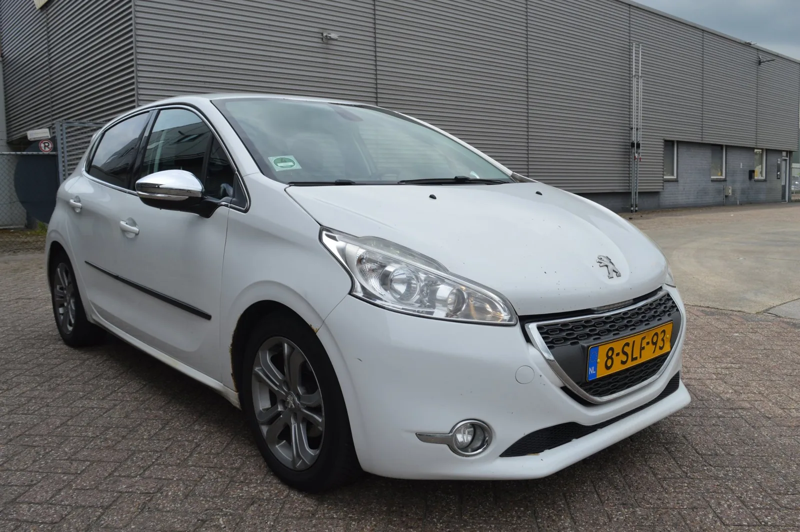Peugeot 208 (2013) — foto 1