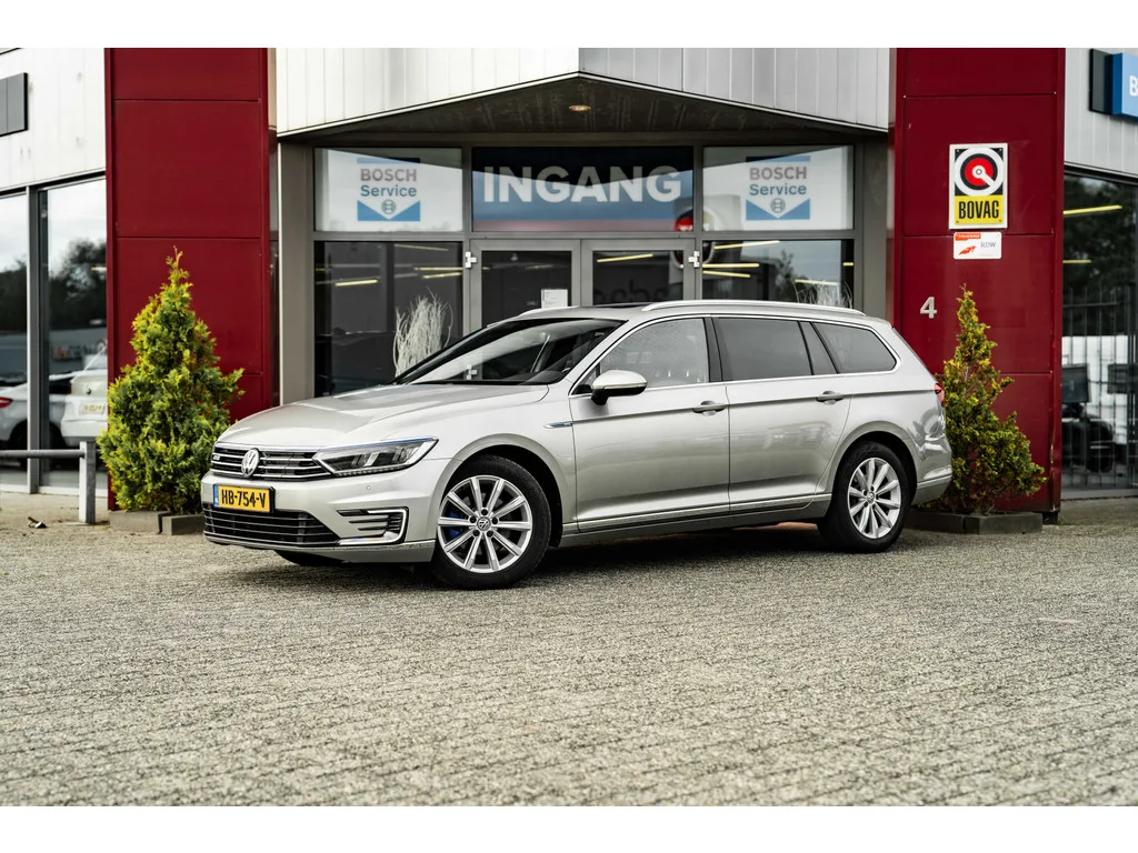 Volkswagen Passat (2015) — foto 1