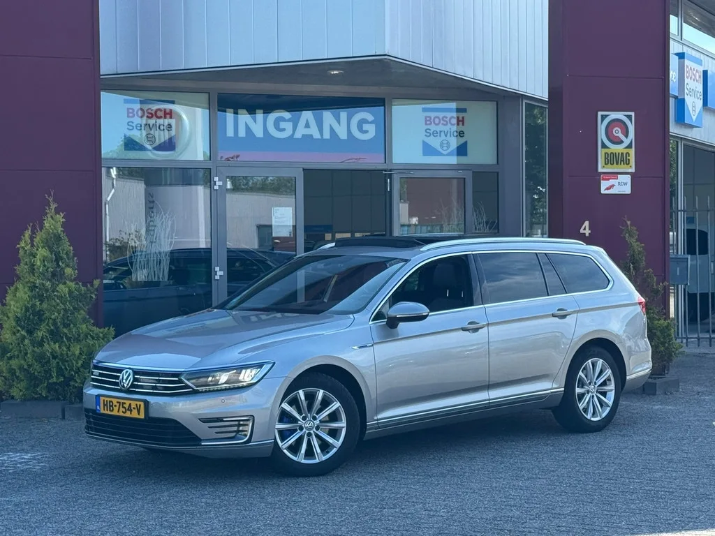 Volkswagen Passat (2015) — foto 1