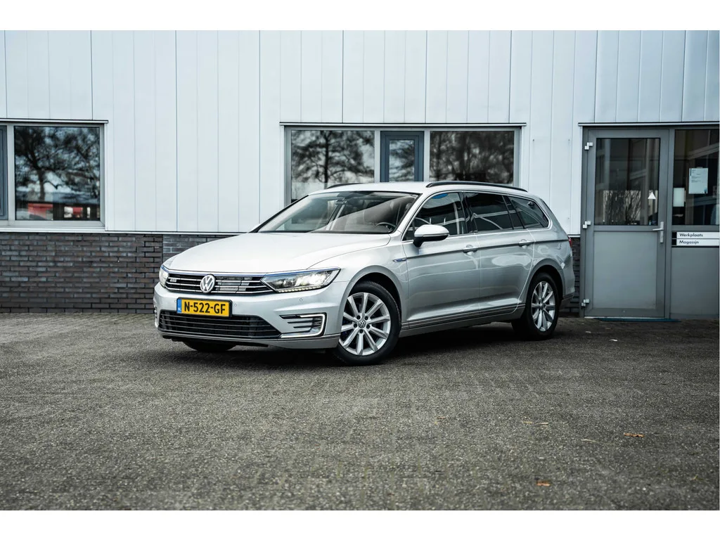 Volkswagen Passat (2017) — foto 1