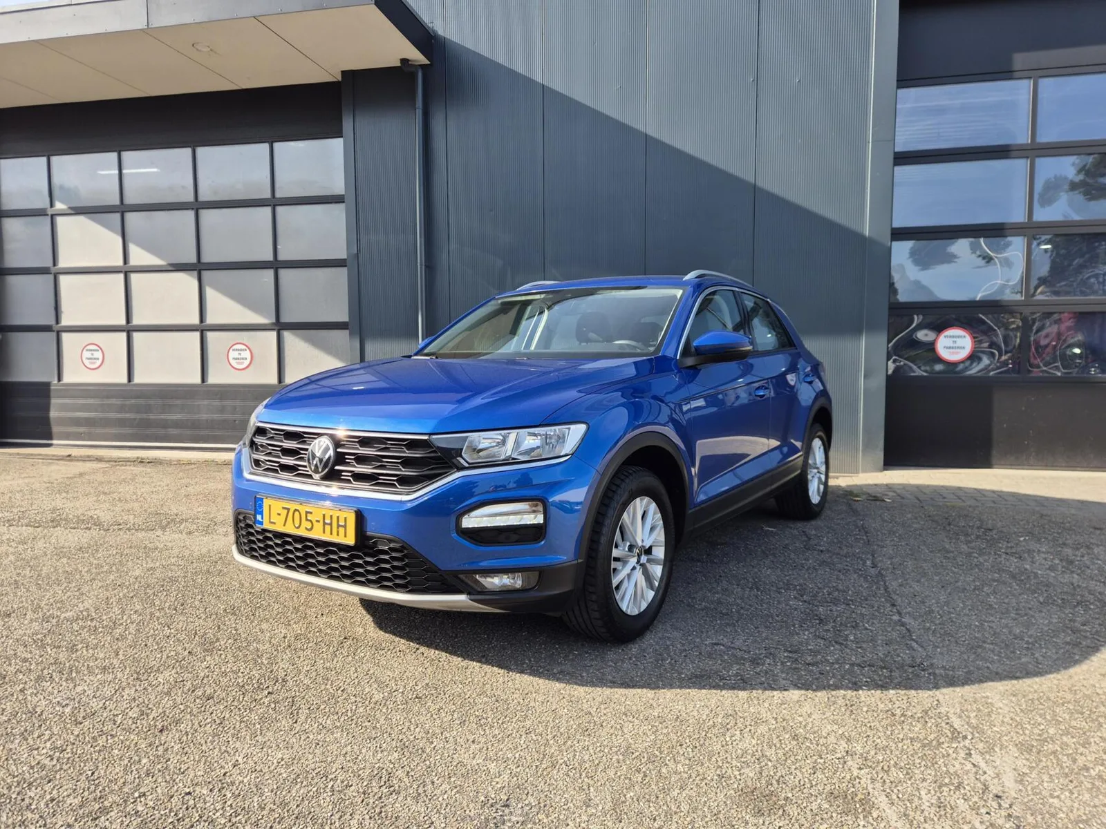 Volkswagen T-Roc (2021) — foto 1