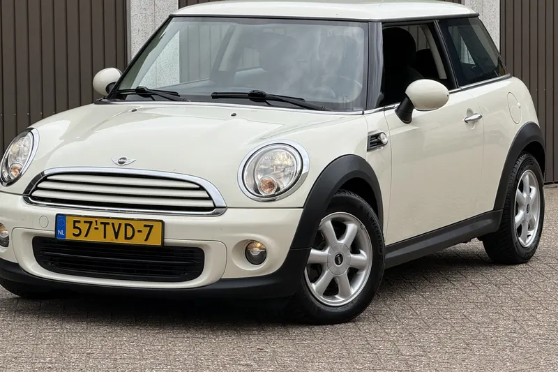 MINI One (2012)
