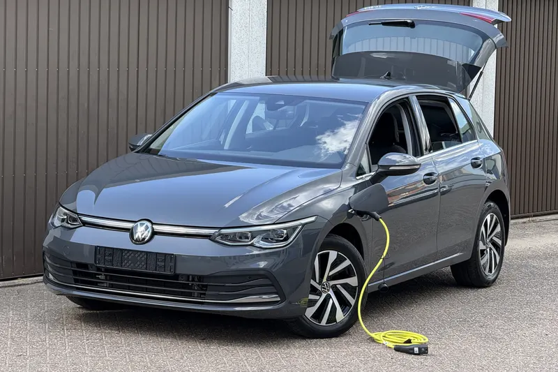 Volkswagen Golf (2024)