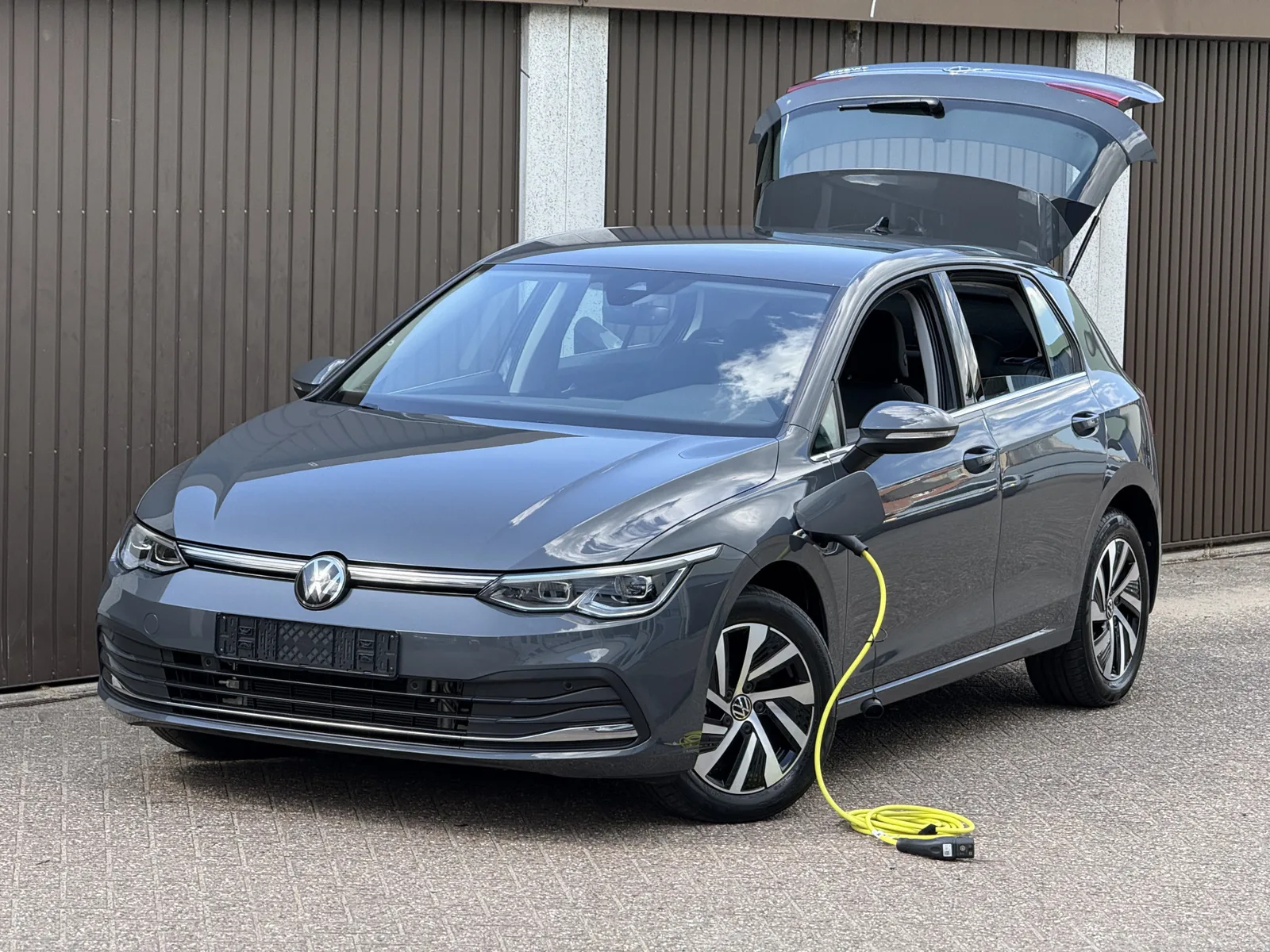 Volkswagen Golf (2024) — foto 1