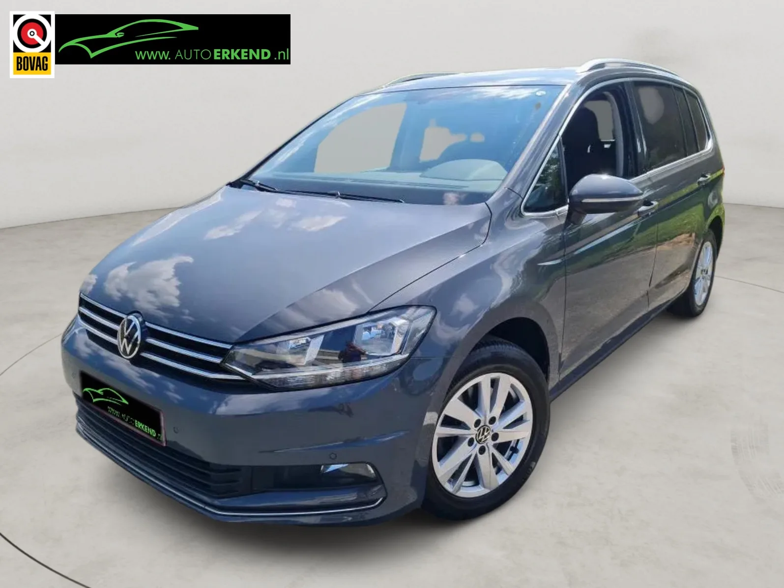 Volkswagen Touran (2022) — foto 1