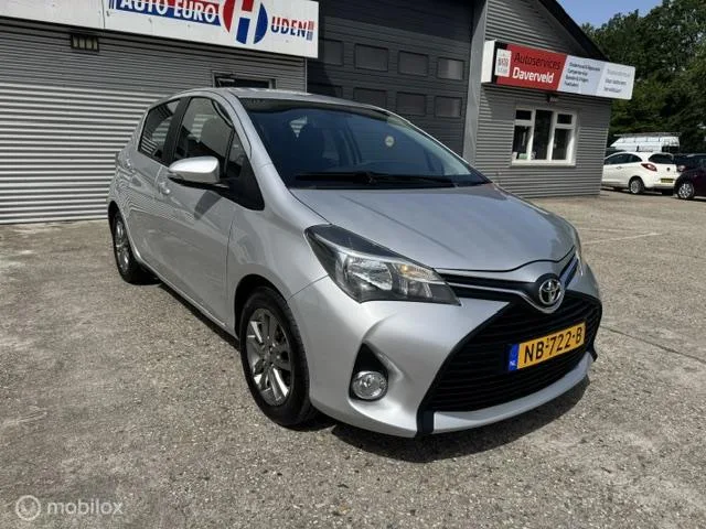 Toyota Yaris (2015) — foto 1
