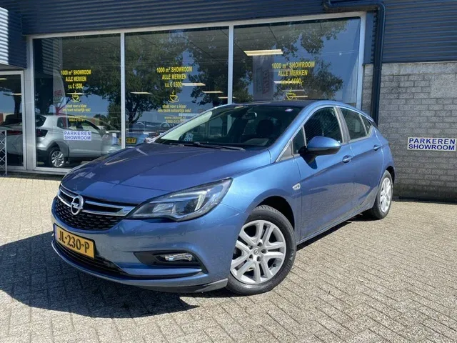 Opel Astra (2016) — foto 1