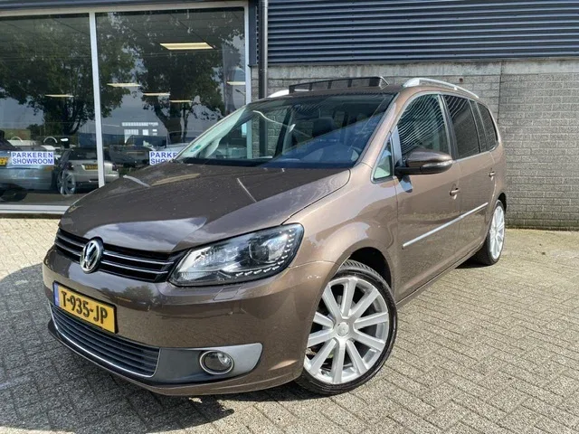 Volkswagen Touran (2011) — foto 1