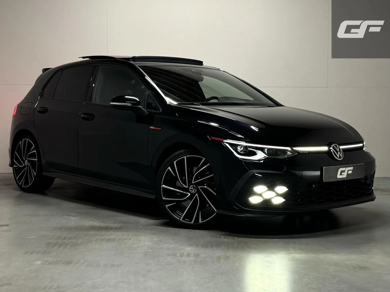 Volkswagen Golf (2020) — foto 1