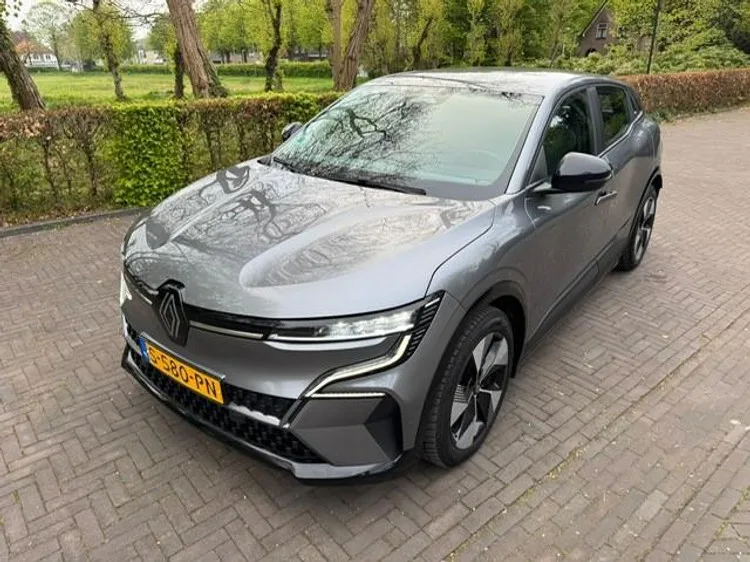 Renault Mégane (2023) — foto 1