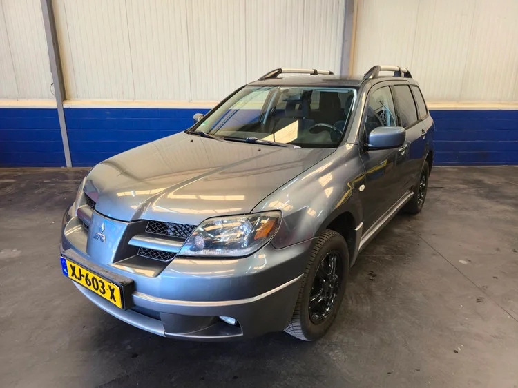Mitsubishi Outlander (2003) — foto 1