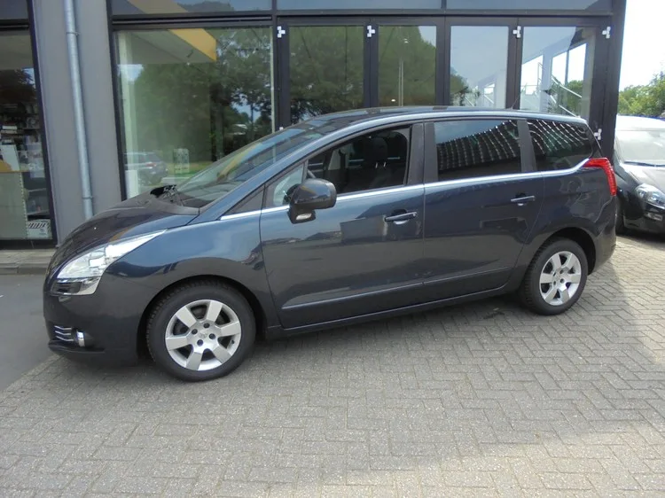 Peugeot 5008 (2010) — foto 1