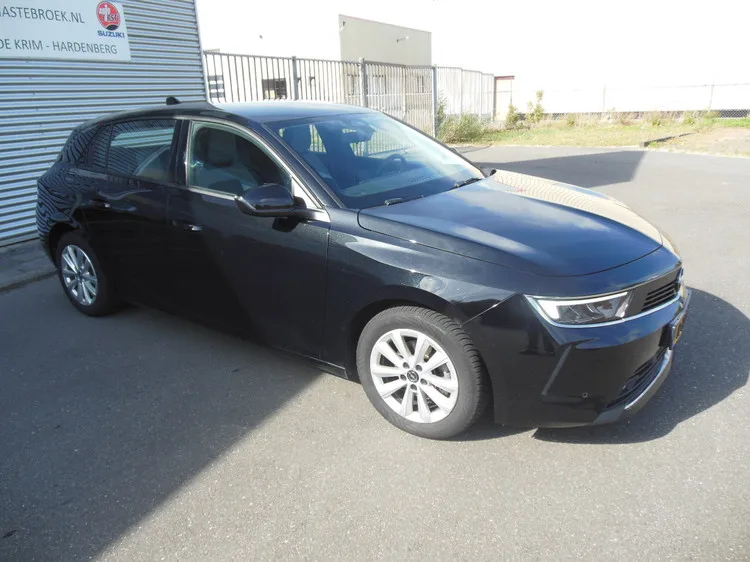 Opel Astra (2021) — foto 1
