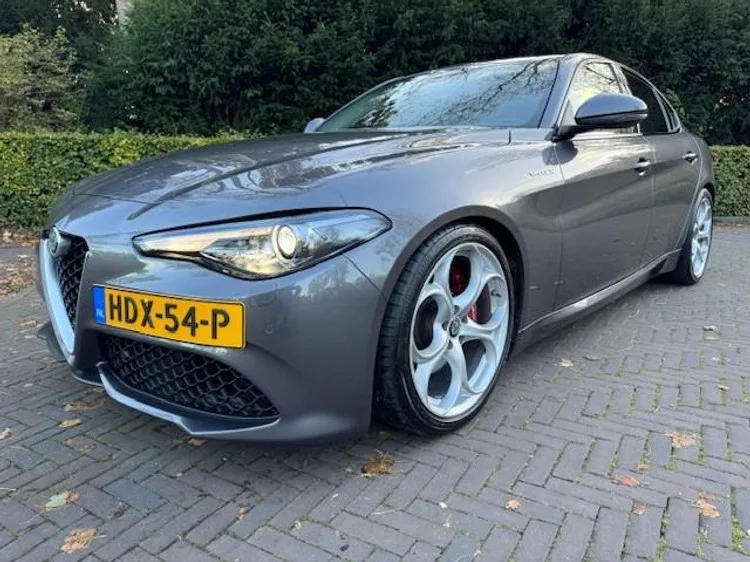 Alfa Romeo Giulia (2019) — foto 1