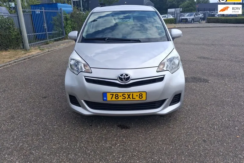 Toyota Verso-s (2011)