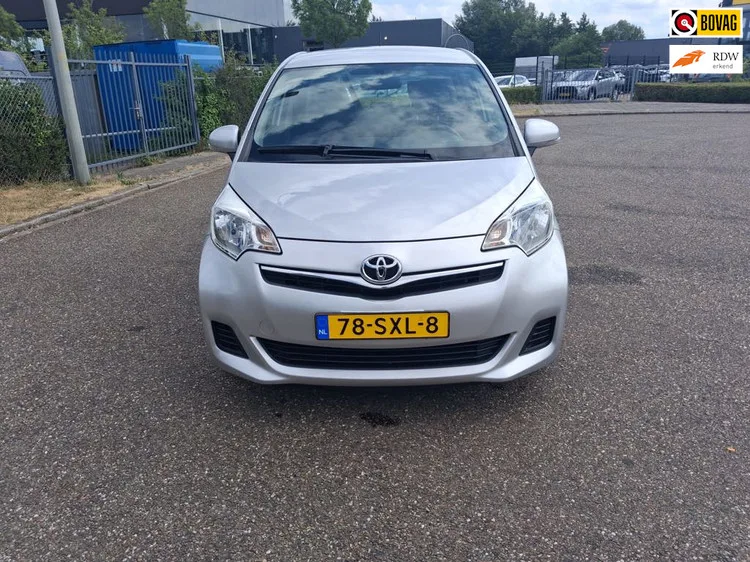 Toyota Verso-s (2011) — foto 1