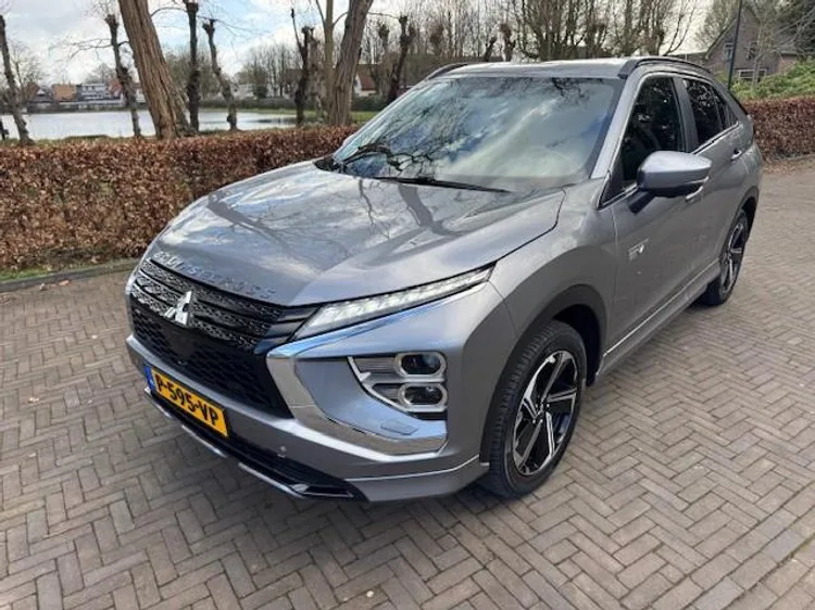 Mitsubishi Eclipse Cross (2022) — foto 1