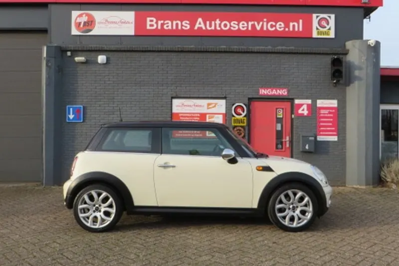 MINI One (2008)