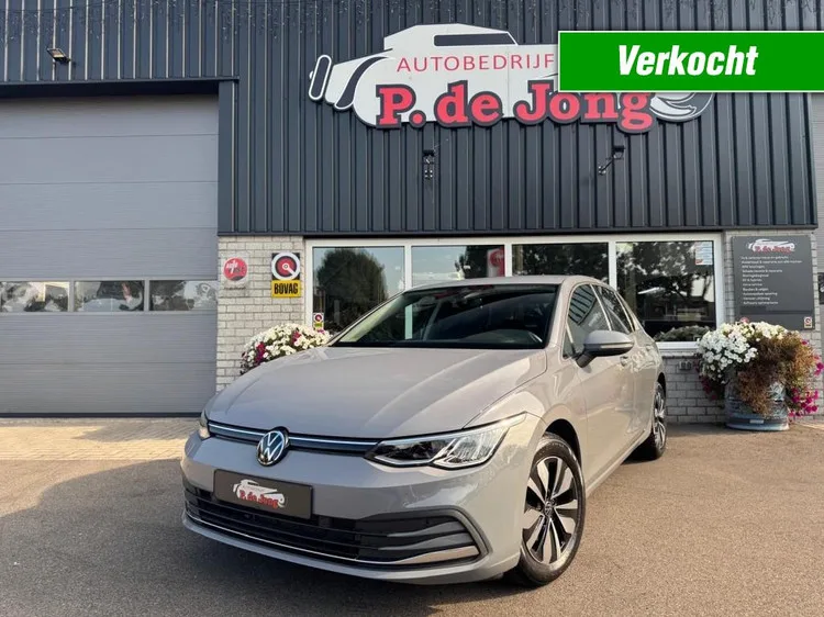 Volkswagen Golf (2024) — foto 1