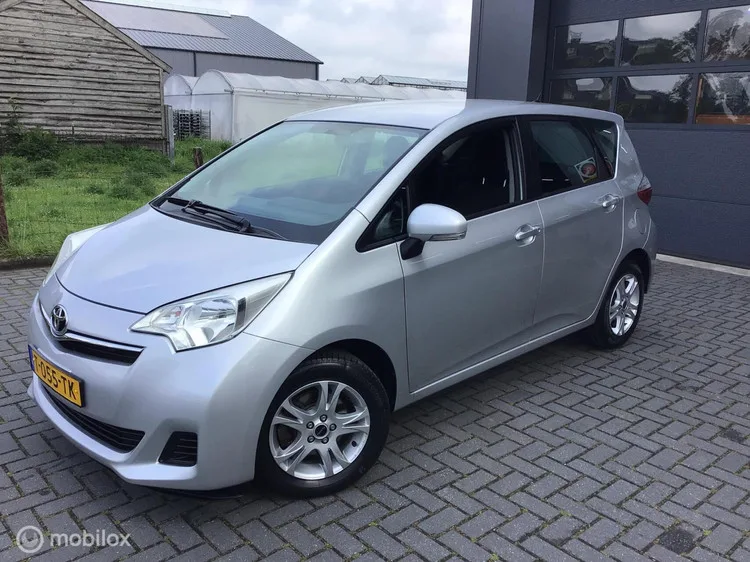 Toyota Verso-S (2014) — foto 1