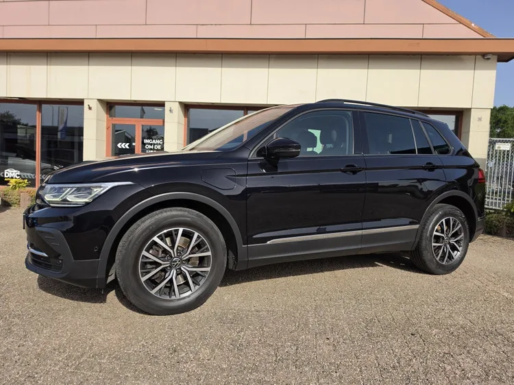Volkswagen Tiguan (2022) — foto 1