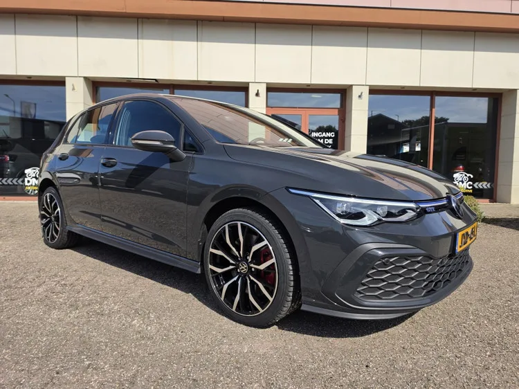 Volkswagen Golf (2022) — foto 1